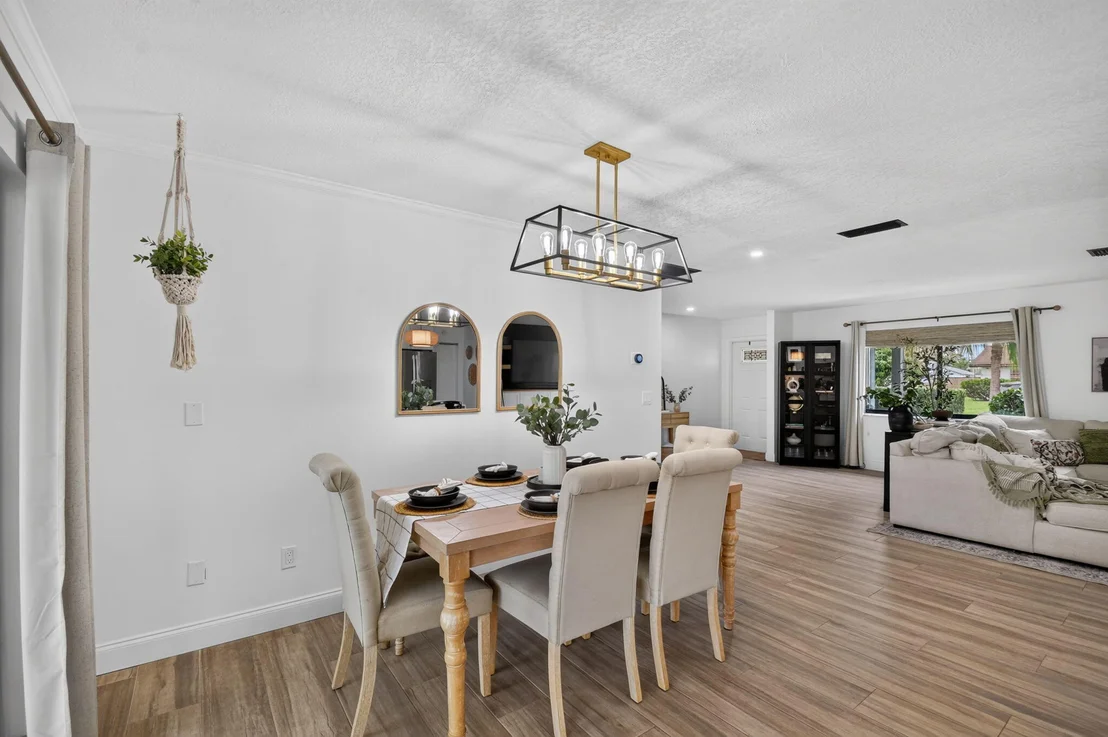 Photo of 110 W Coconut Drive