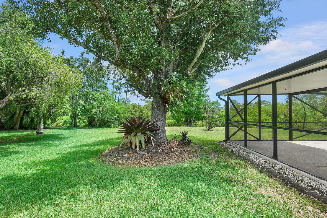 Photo of 895 SE Waterside Way