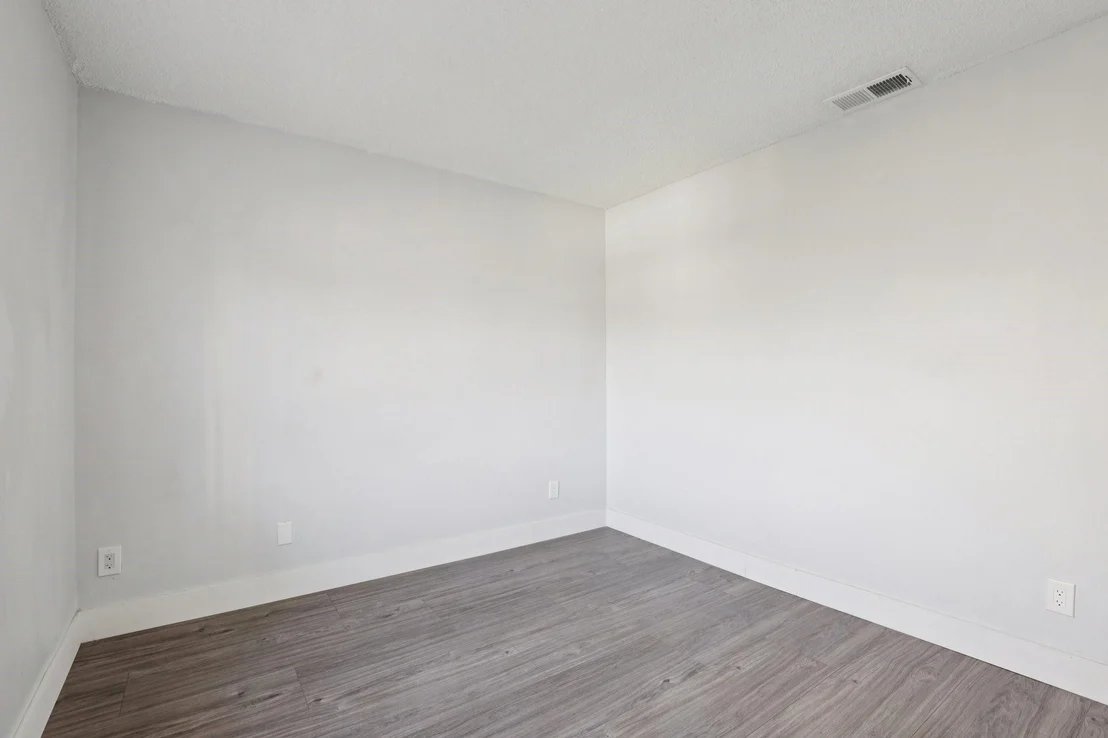 Photo of 972 Azure Lane