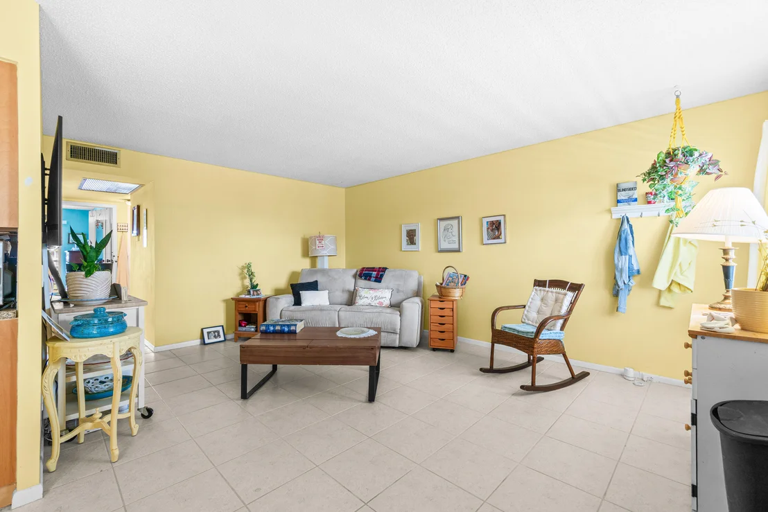 Photo of Unit D at 4070 Guildford D