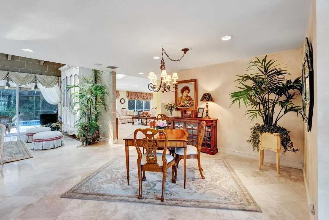 Photo of 4590 Live Oak Boulevard
