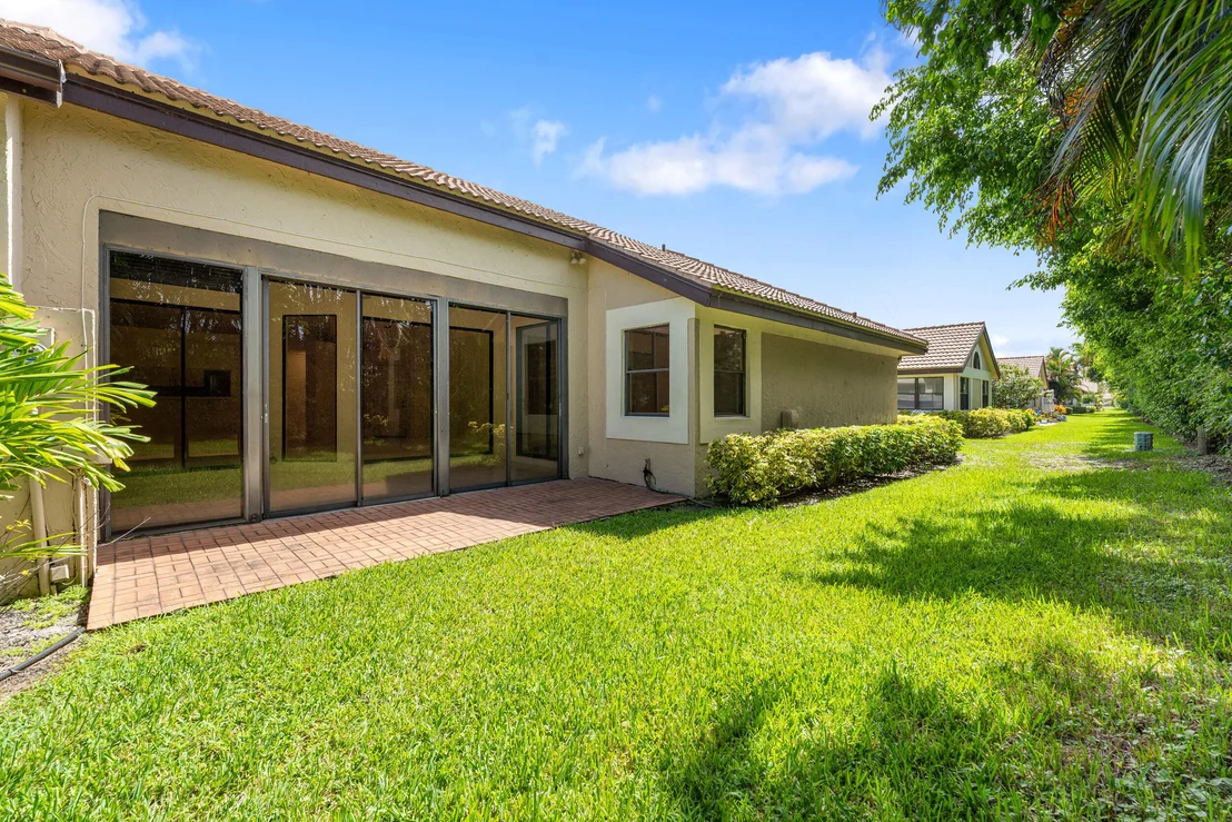 Photo of 7219 Le Chalet Boulevard