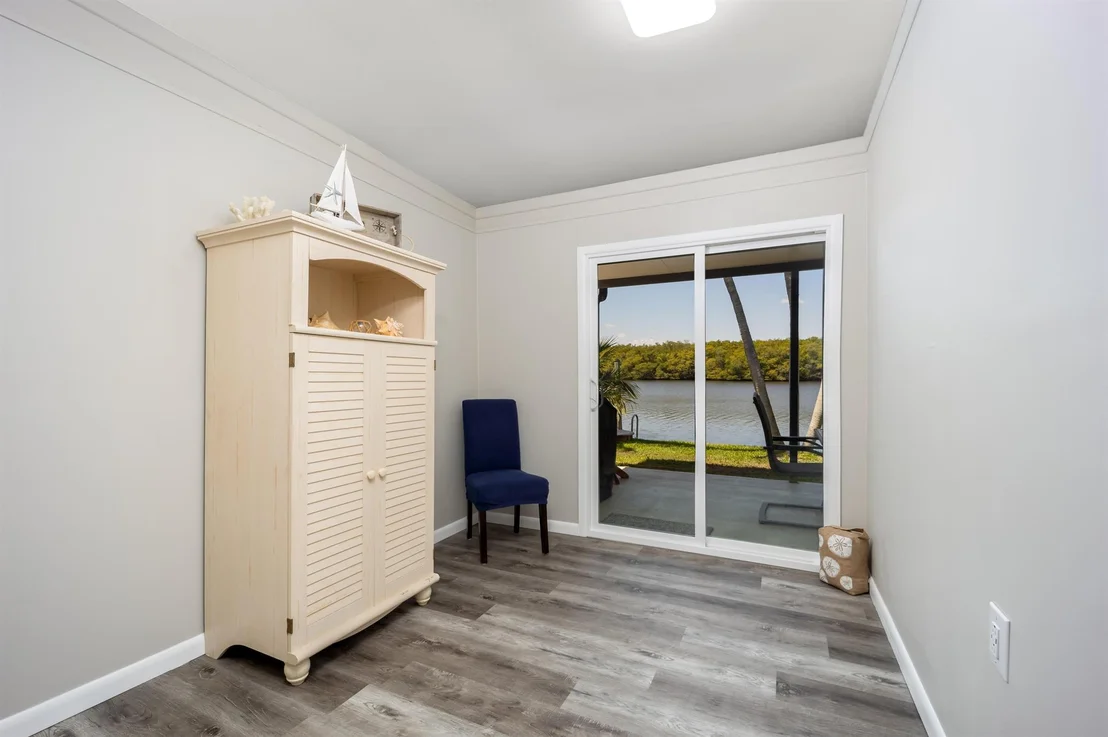 Photo of 140 SW Hideaway Place