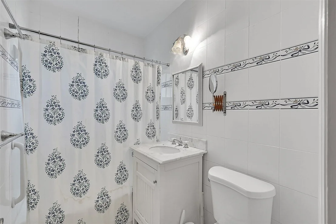 Photo of 1401 Red Road