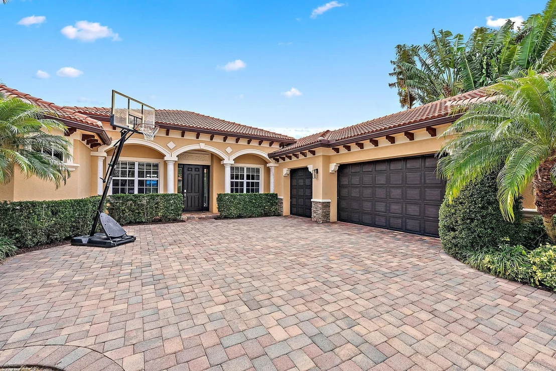Photo of 112 Manor Circle