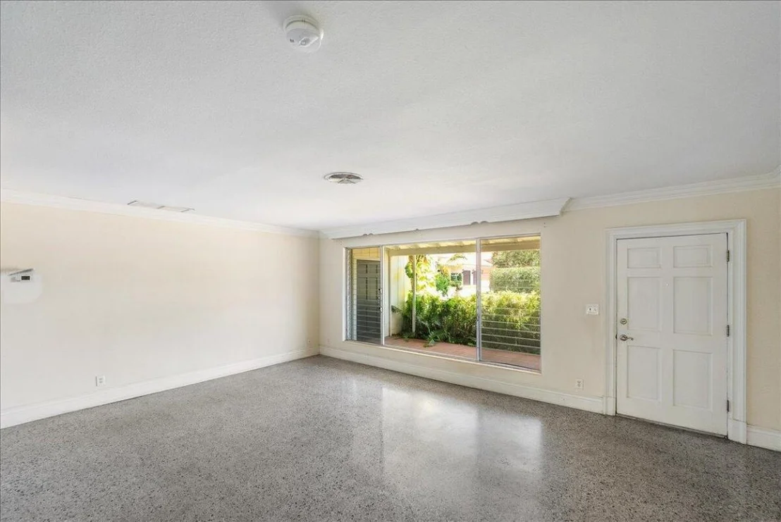 Photo of 804 SE Riverside Drive