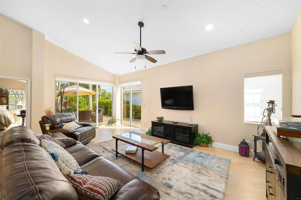 Photo of 930 Dickens Place