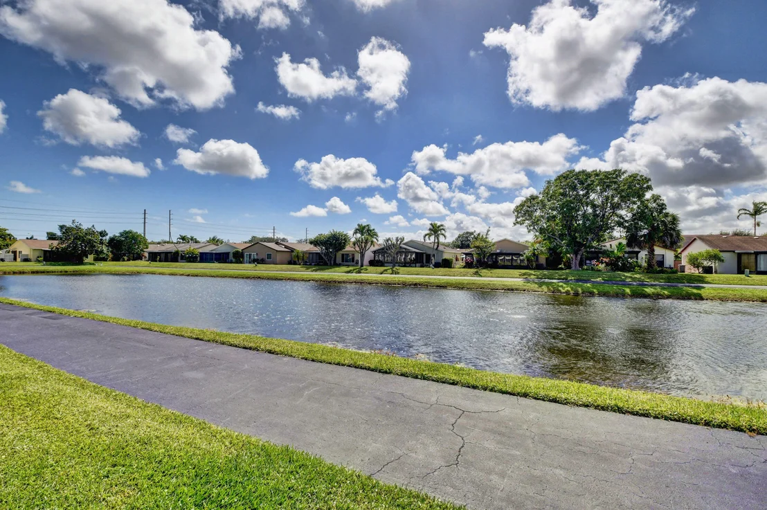 Photo of 5102 Mirror Lakes Boulevard