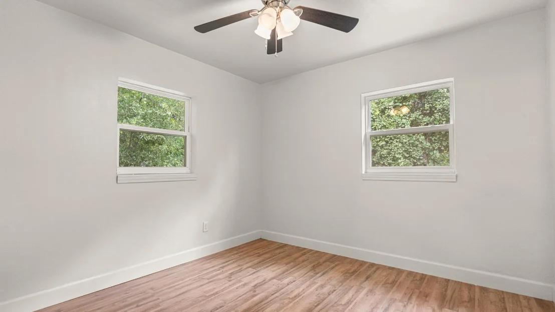 Photo of 1015 SE 10th Terrace