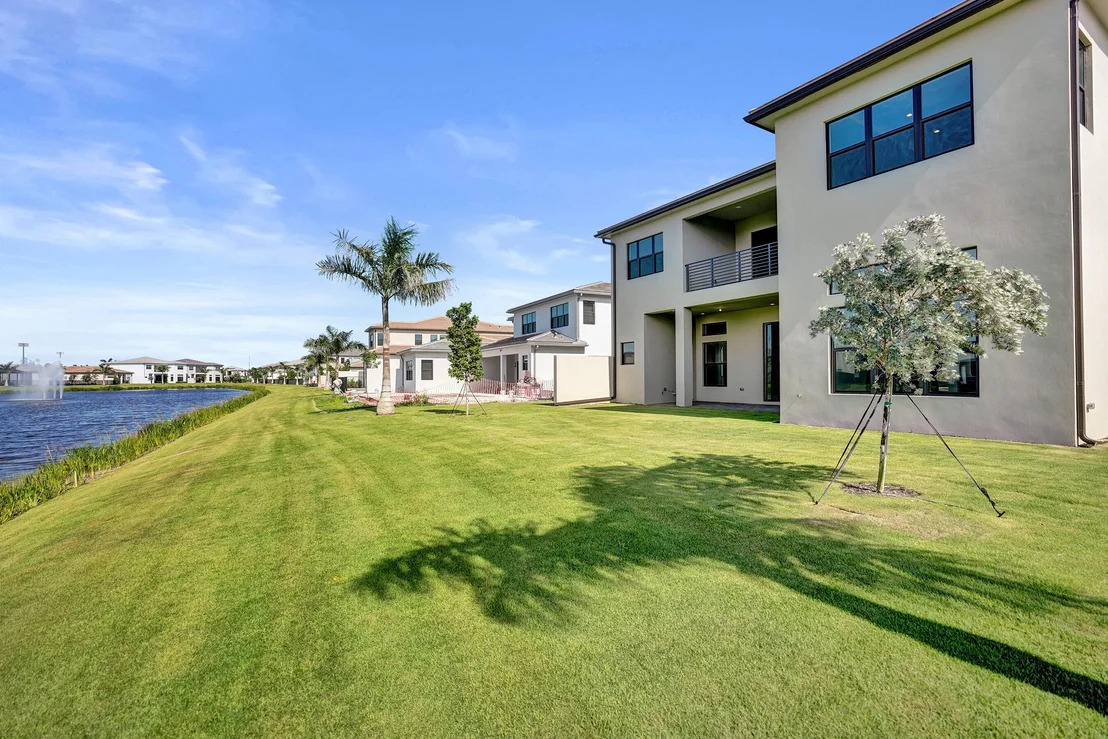 Photo of 9547 Riverside Park Drive