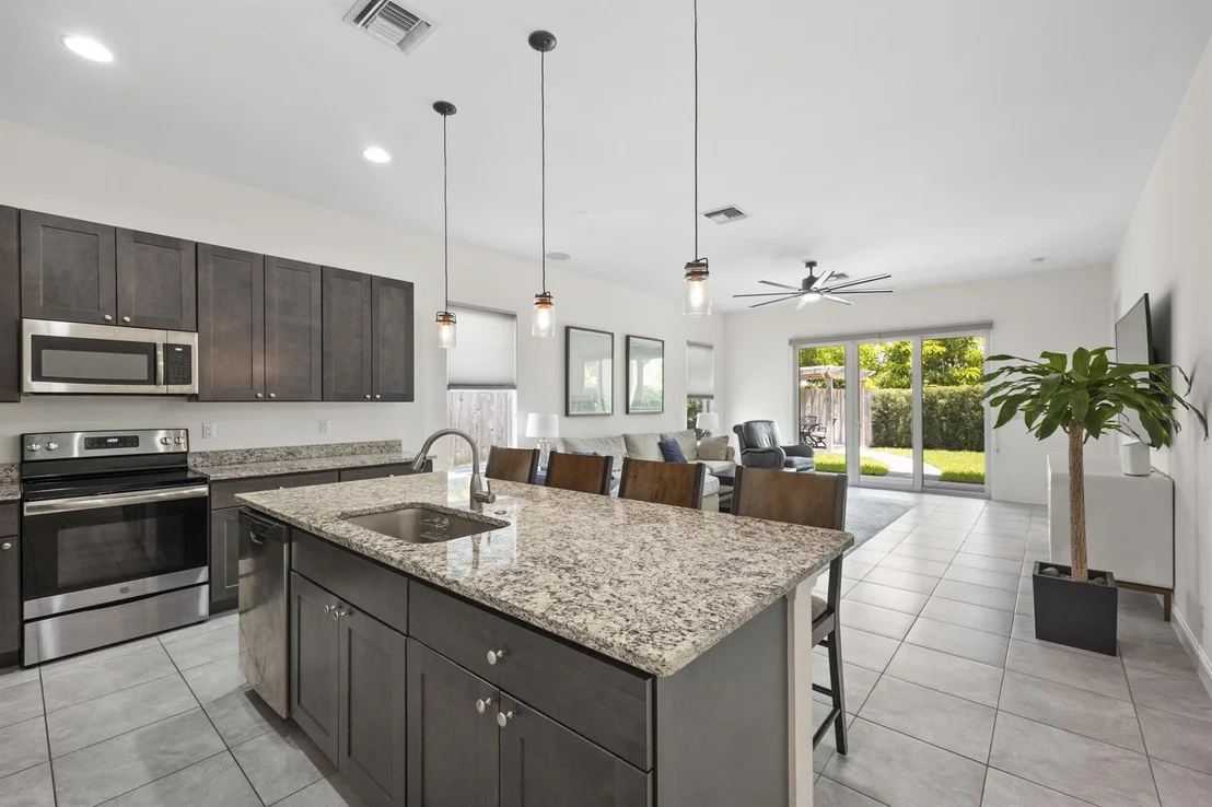 Photo of 6943 Mitchell Street