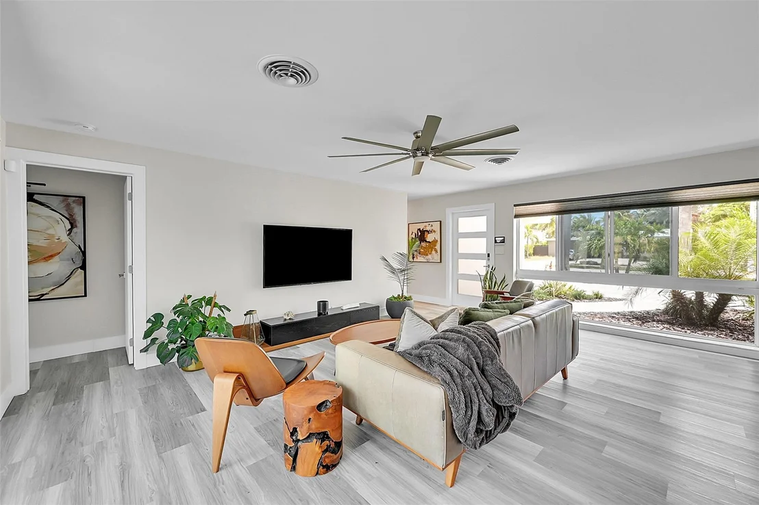 Photo of 931 SE 5th Avenue
