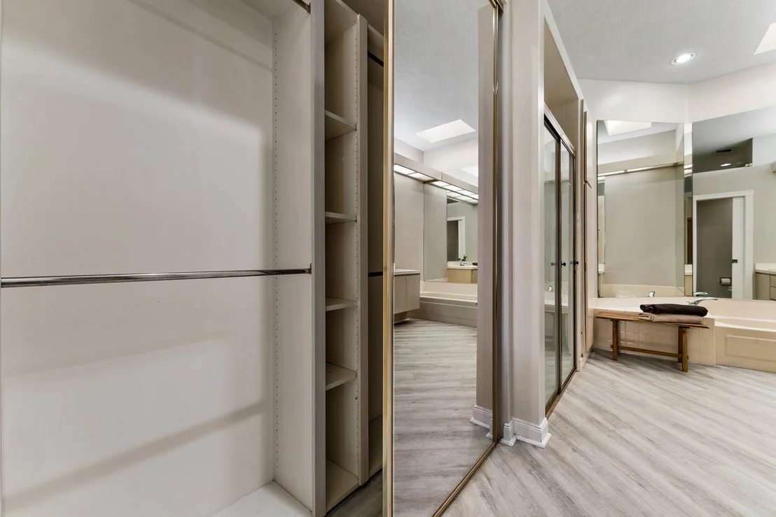 Photo of 100 Hampton Circle