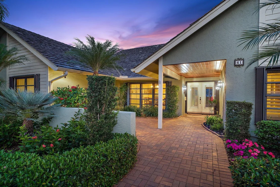 Photo of 41 SE Saddleback Road