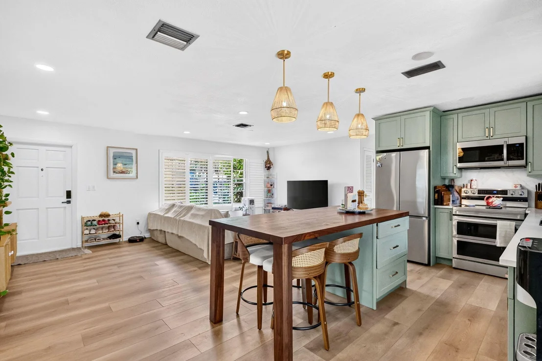 Photo of 902 SE OCEAN Avenue
