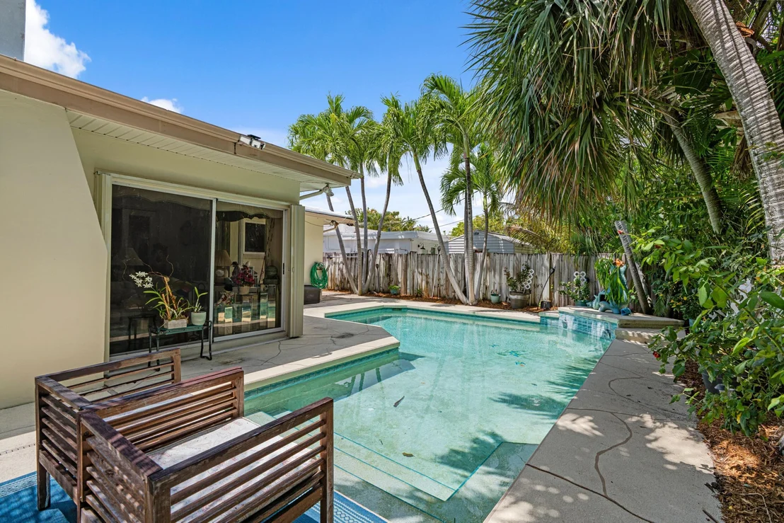 Photo of 1166 Beach Road