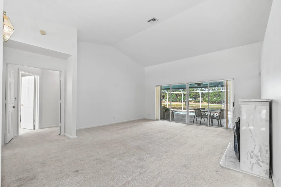 Photo of 18330 Lake Bend