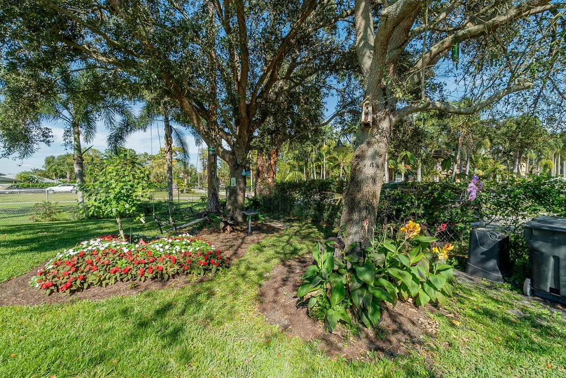 Photo of 5587 1st Road