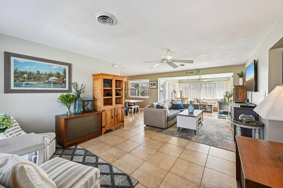Photo of 818 SE 9th Terrace