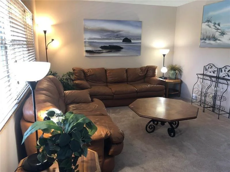 Photo of Unit F2 at 1901 Bermuda Circle