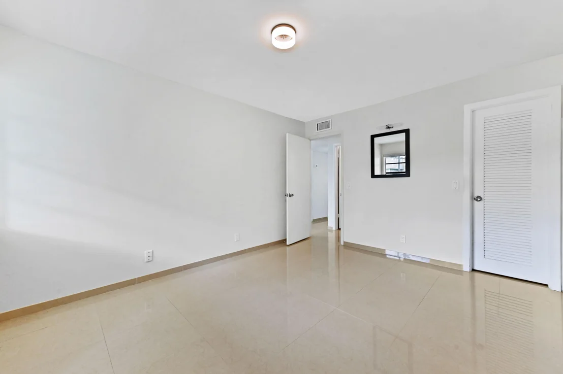 Photo of Unit J at 471 Capri
