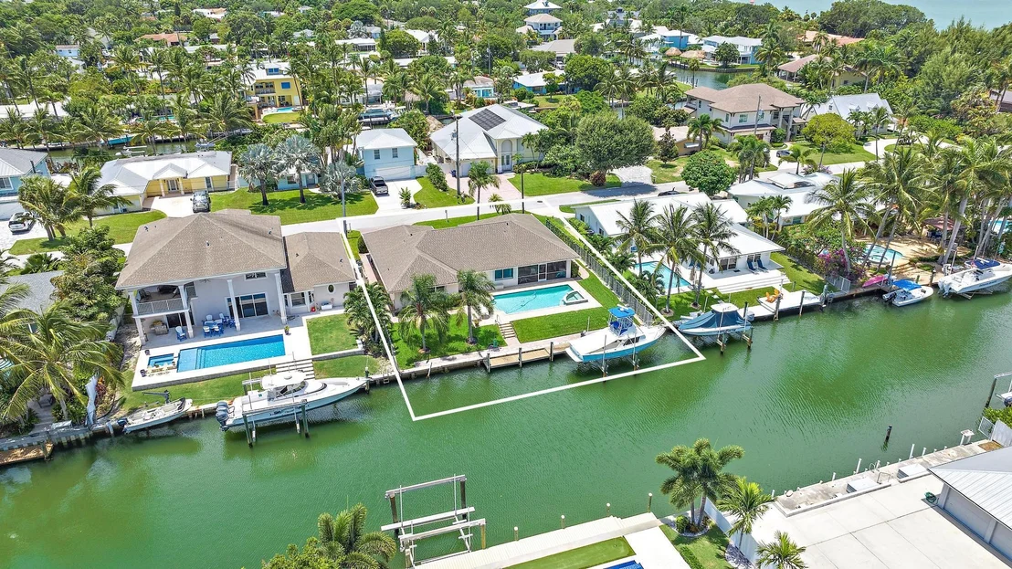 Photo of 925 Dolphin Drive