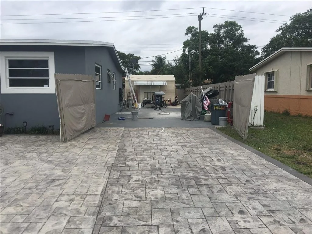 Photo of 320 N 69th Way