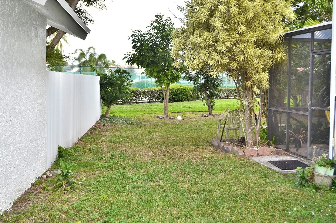 Photo of 570 Lakeside Circle