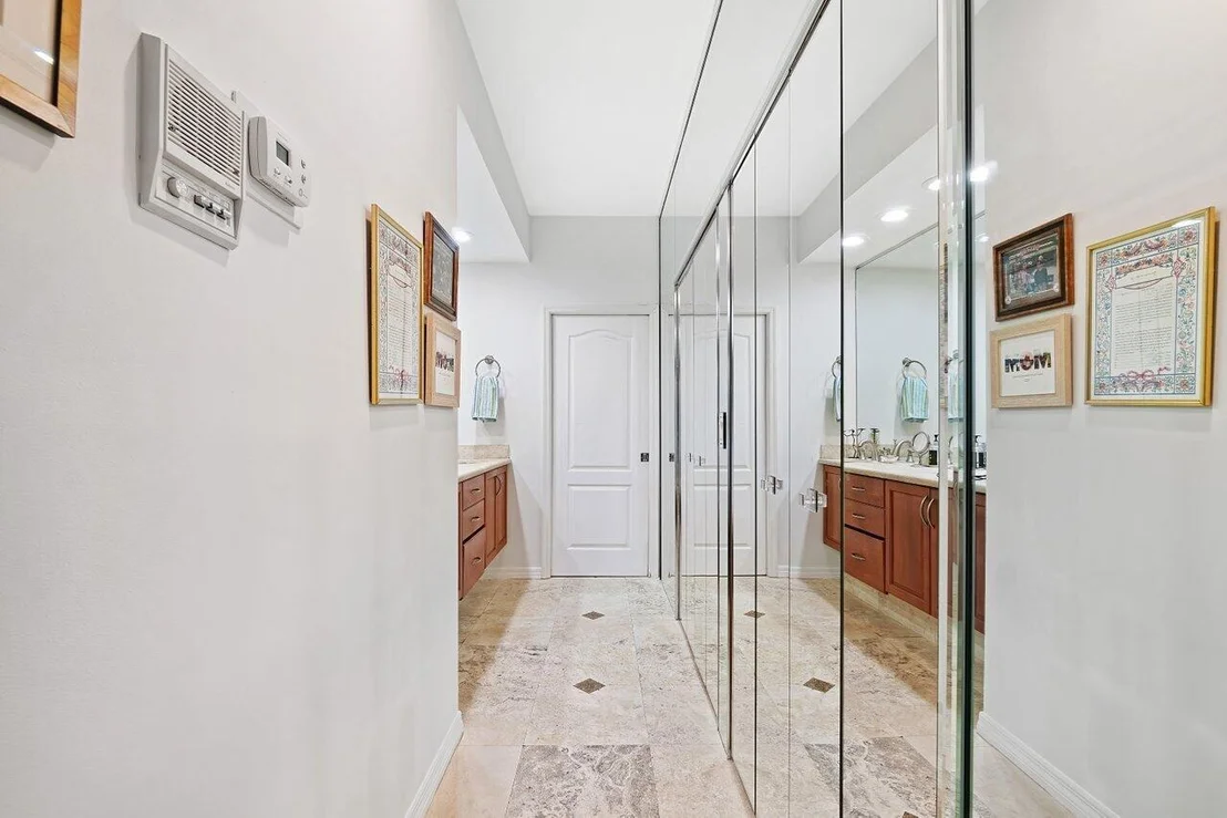 Photo of 959 Parkside Circle N