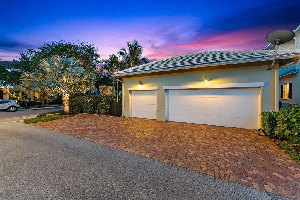 Photo of 231 W Bay Cedar Circle