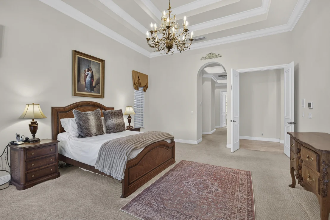 Photo of 10715 Versailles Boulevard