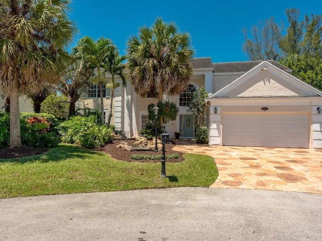 Photo of 7650 Live Oak Drive