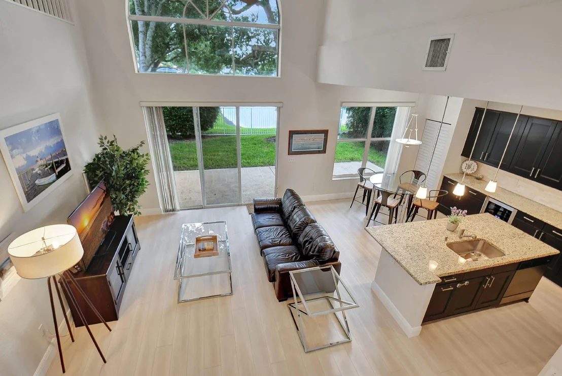 Photo of 7613 Charing Cross Lane