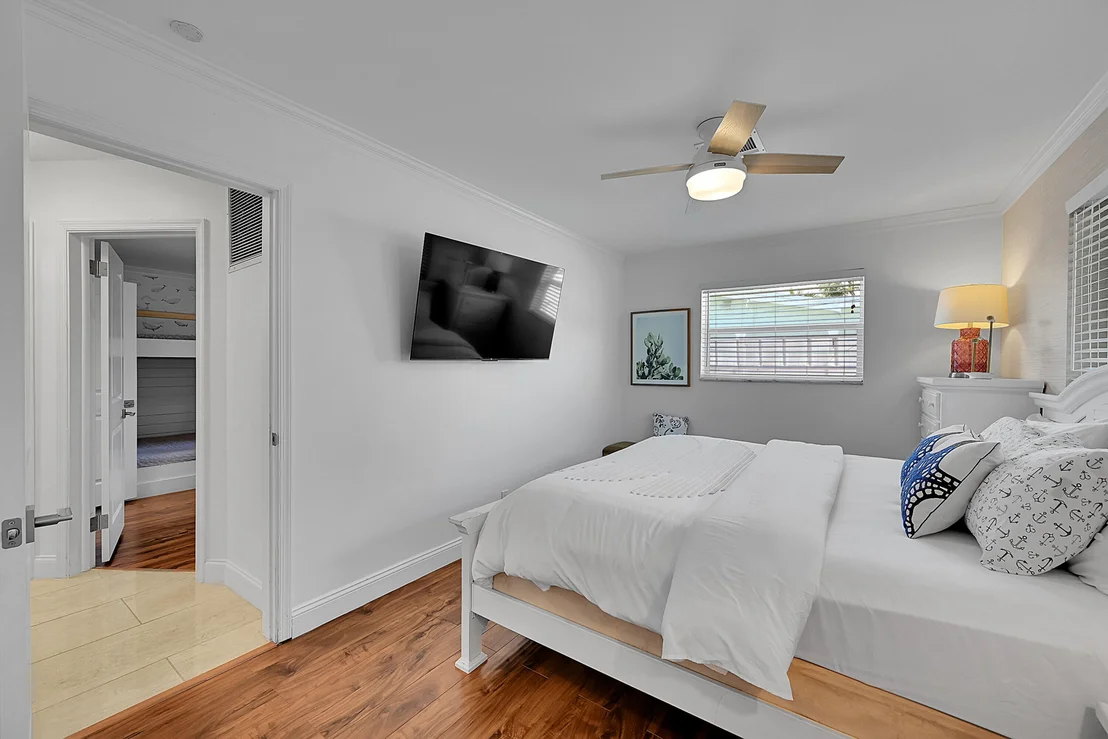 Photo of 1080 SE 9TH Avenue