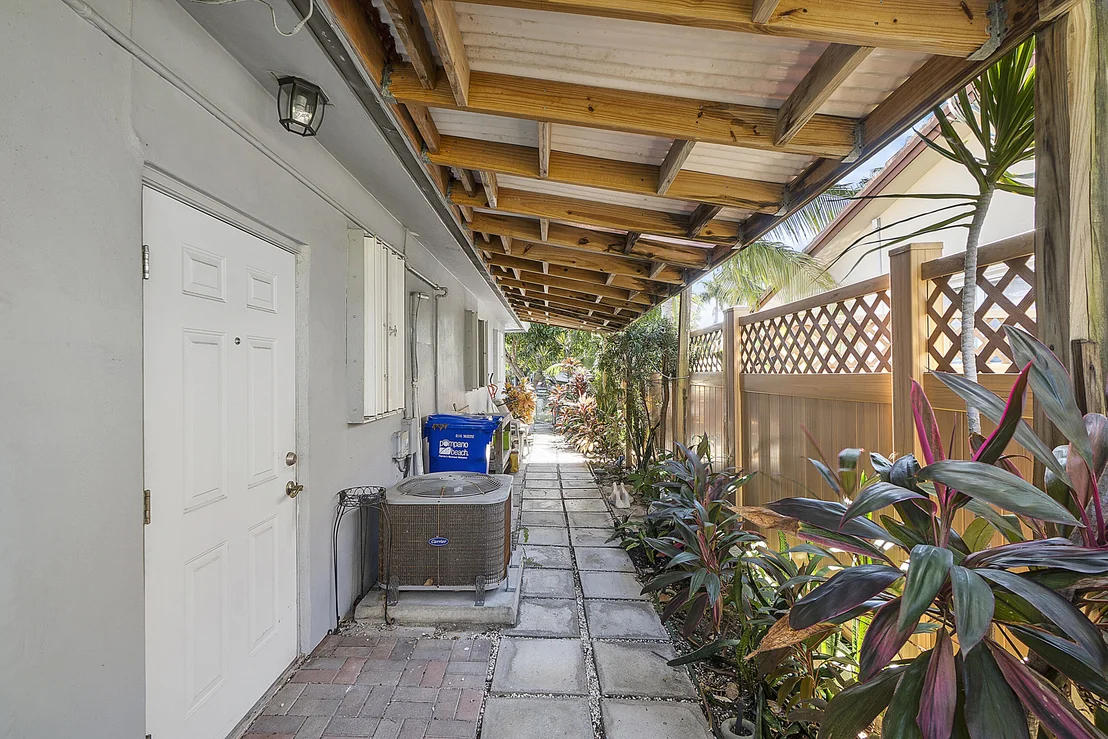 Photo of 2560 SE 9th Street