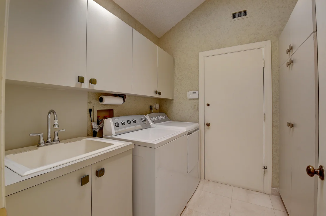 Photo of 7544 Rexford Road