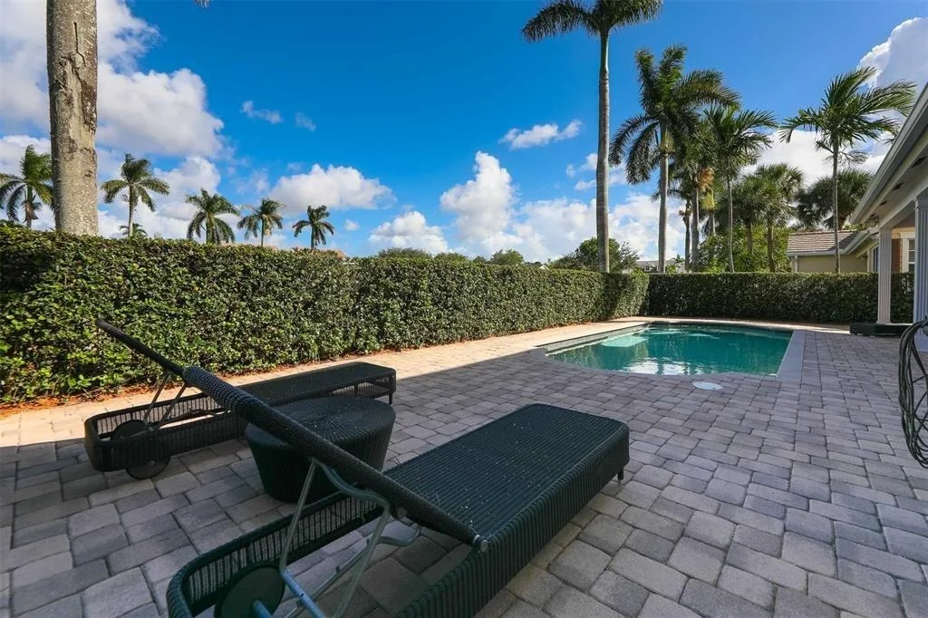 Photo of 4734 Lakeside Terrace