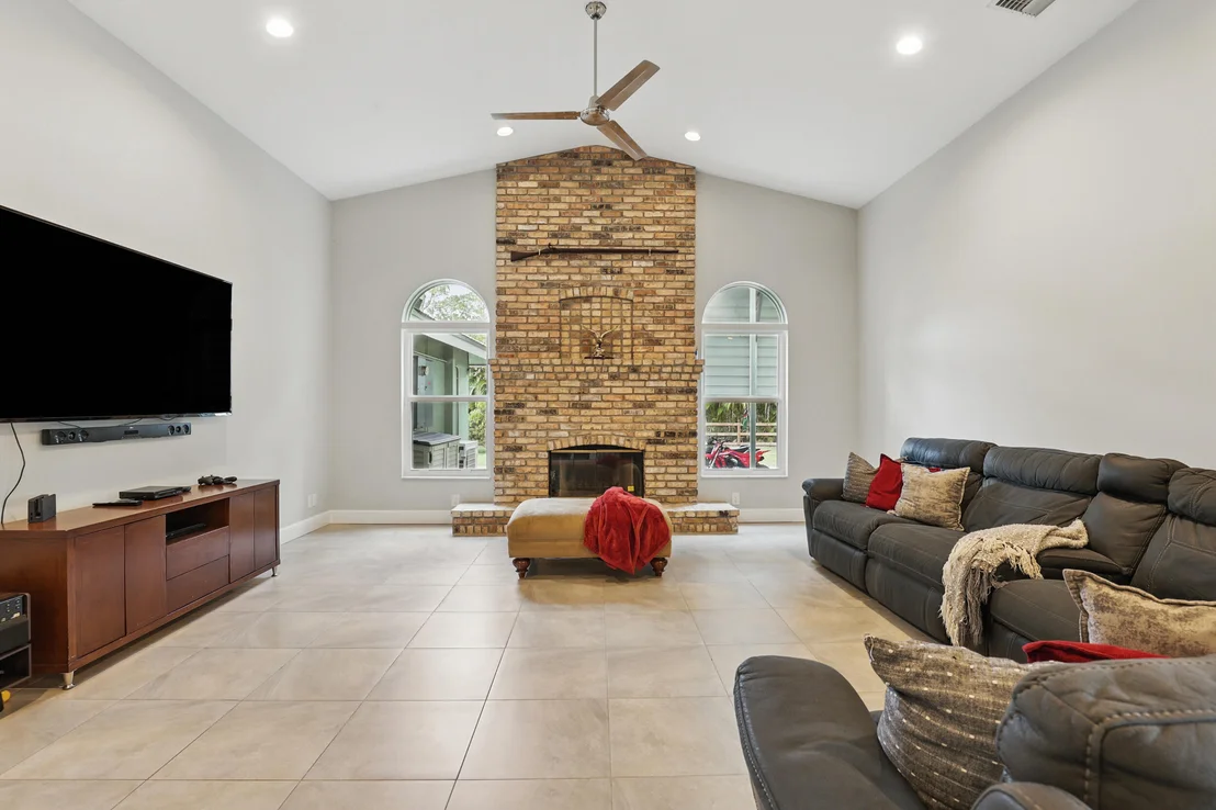 Photo of 13376 Compton Road
