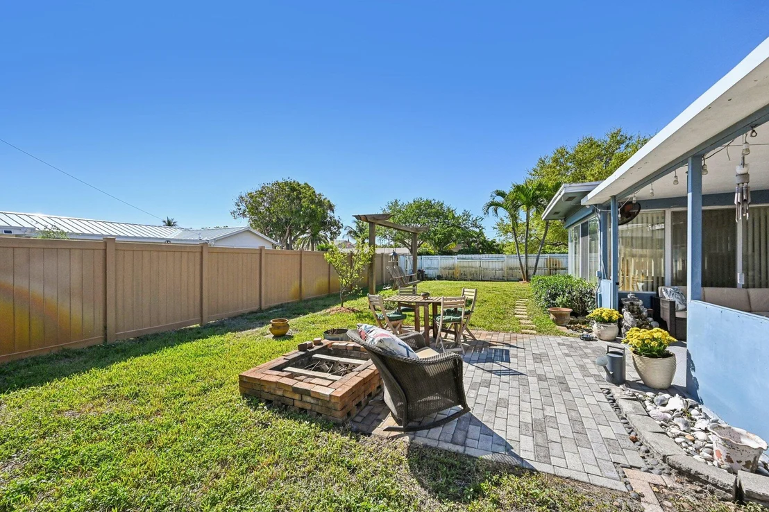 Photo of 818 SE 9th Terrace