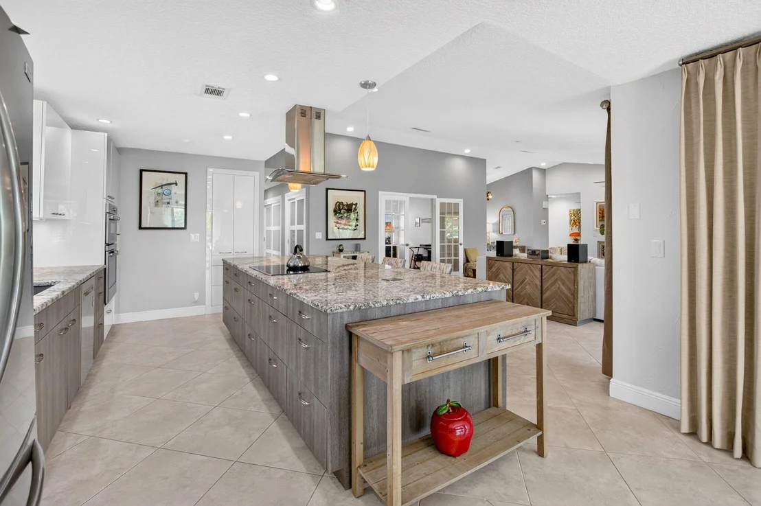 Photo of 6928 Villas Drive W