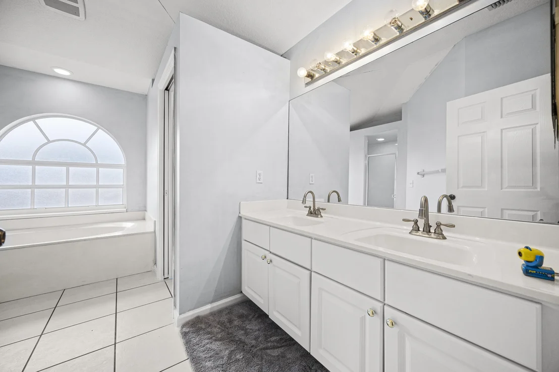 Photo of 4584 Windmill Road