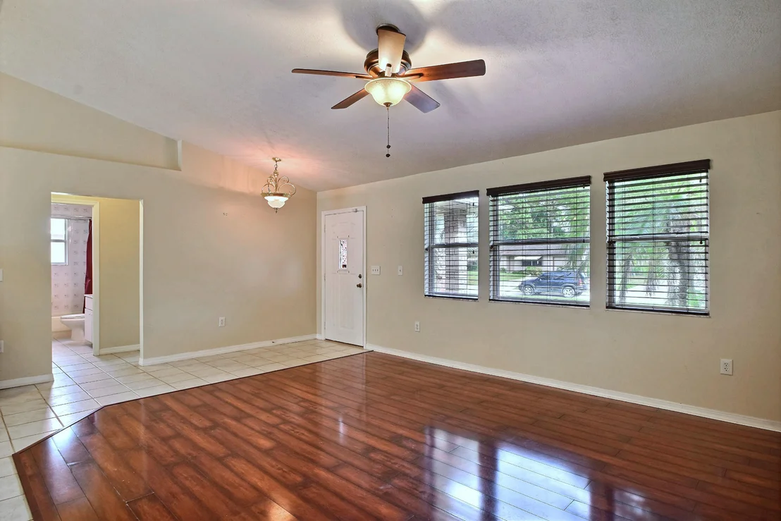 Photo of 5909 Sunset Boulevard