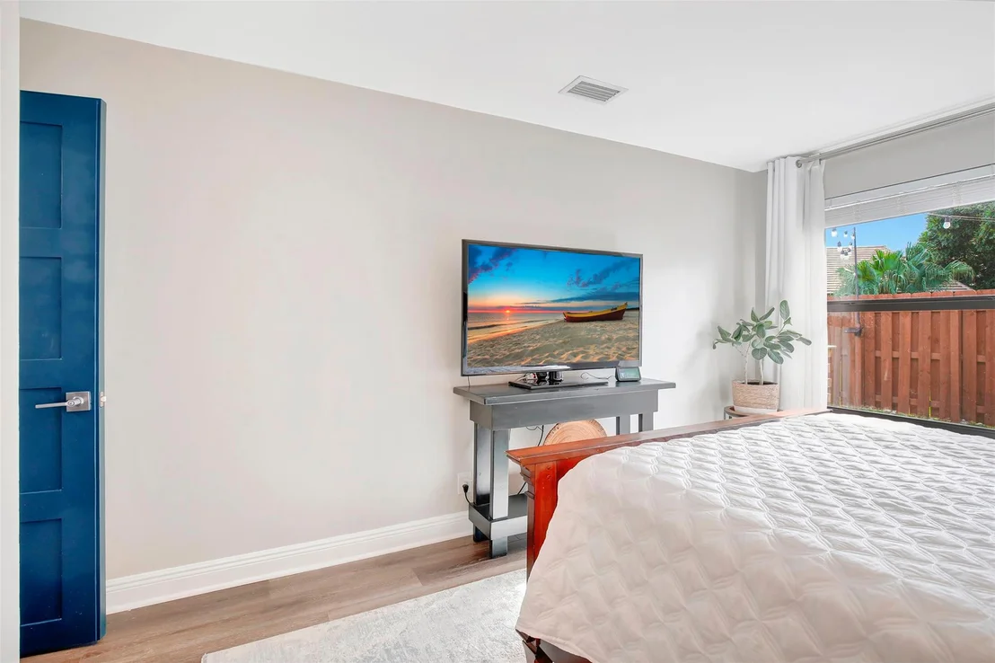 Photo of 2083 Augusta