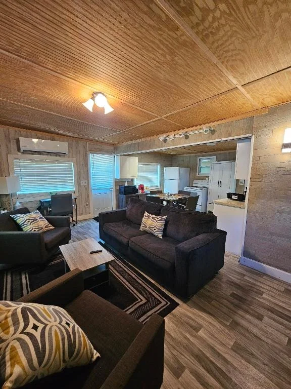 Photo of 1087 Dusty Lane