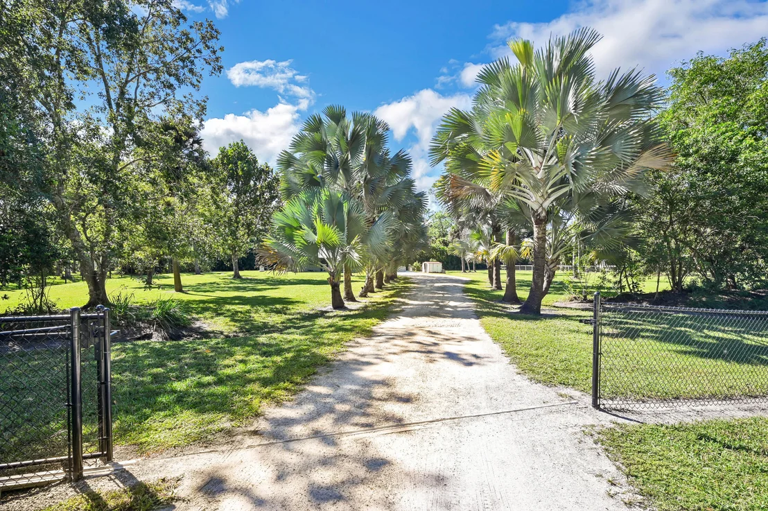 Photo of 13624 Farley Road