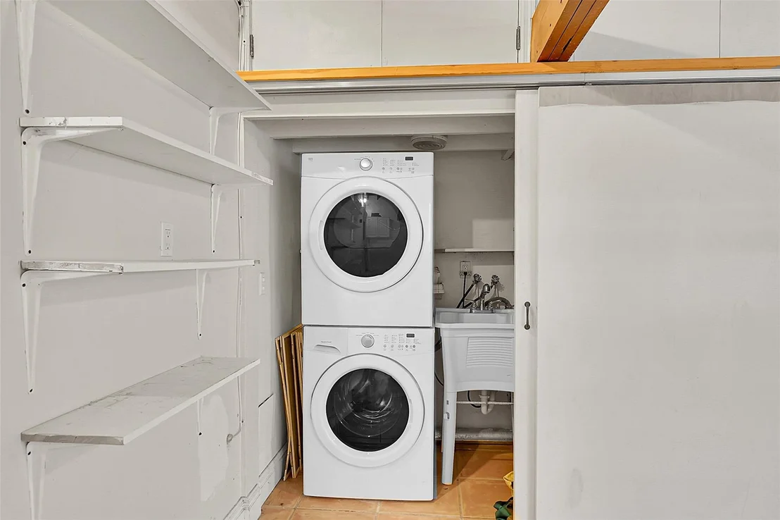 Photo of 1401 Red Road