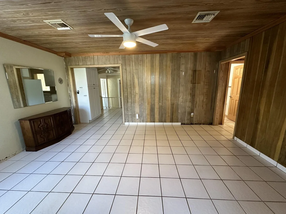 Photo of 914 SE 3rd Street