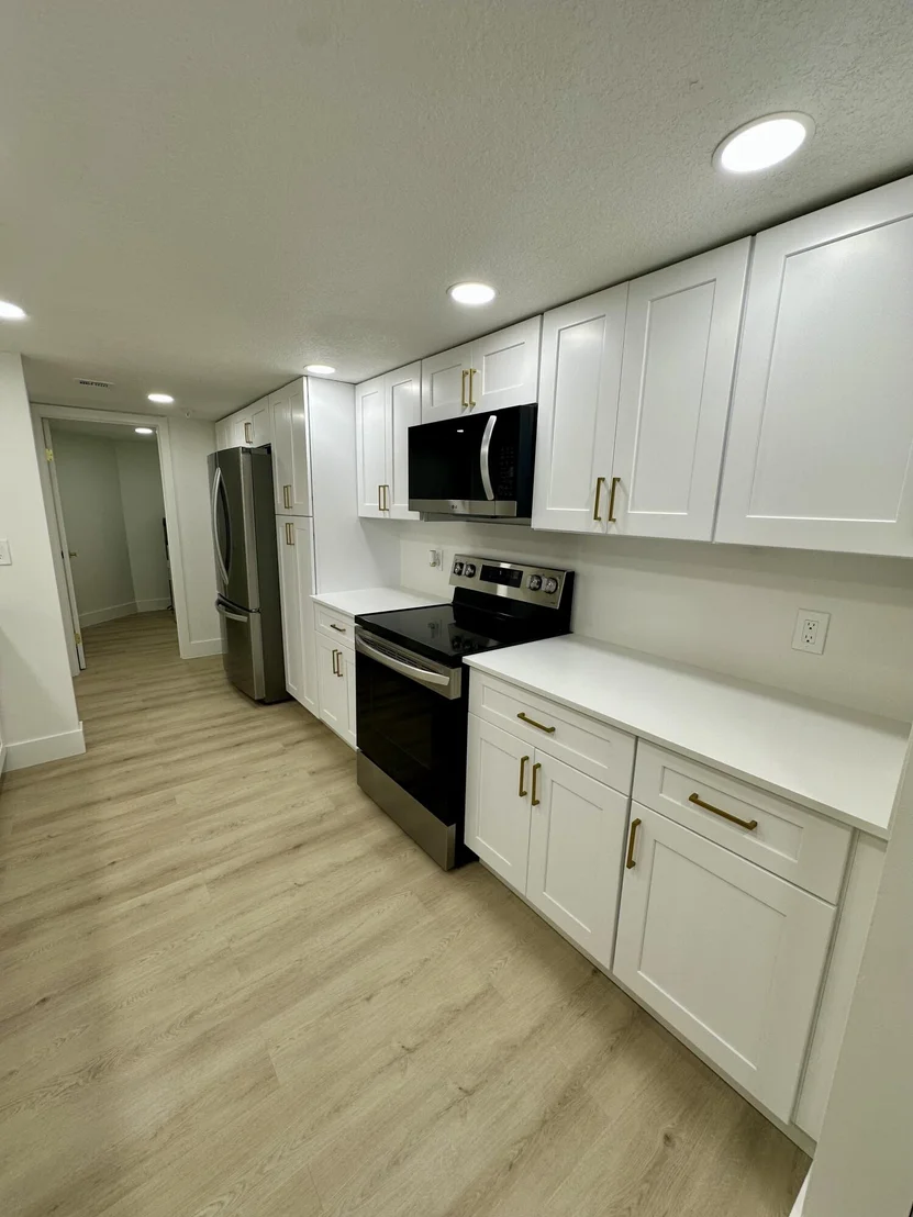 Photo of Unit F405 at 950 Lavers Circle