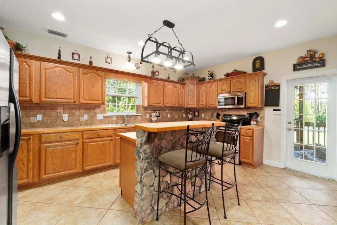 Photo of 405 SE Salerno Road