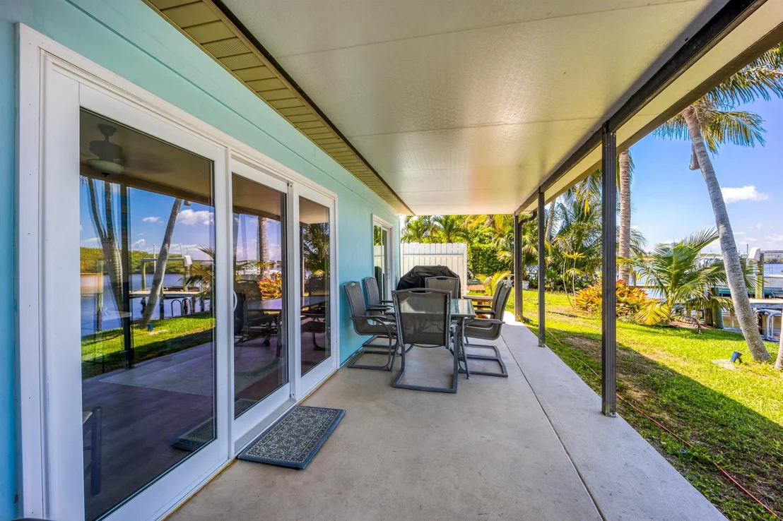 Photo of 140 SW Hideaway Place